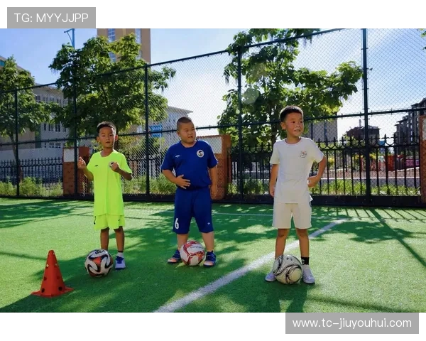 左脚足球员的独特技艺：为何有些球员只偏爱用左脚踢球